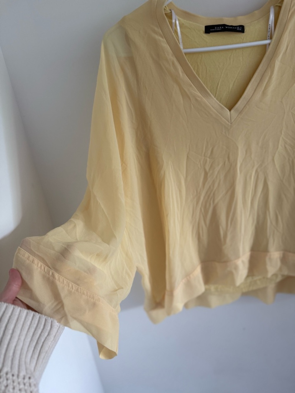 Zara Blouse with V-neck Butter Yellow Small - Picture 4 of 6